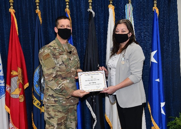 Air Force Lt. Gen. Robert J. Skinner, DISA director and JFHQ-DODIN commander, presents Laura Radney a Meritorious Civilian Service Award at a recent quarterly town hall meeting.